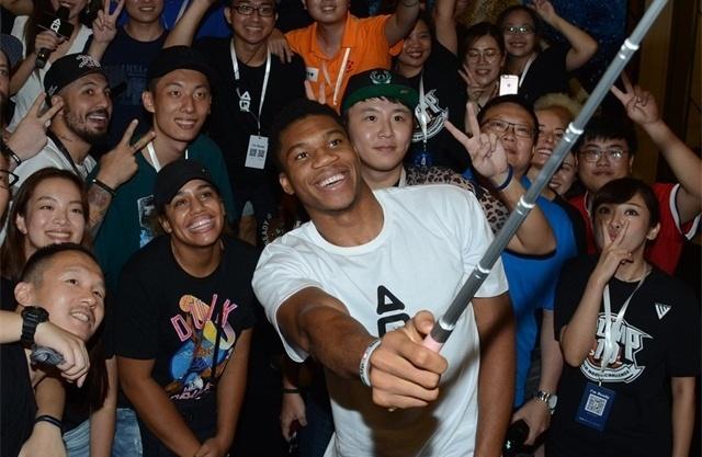 阿德里亚诺：感谢球迷还称我为皇帝；伊布是我合作过最强队友（阿德里亚诺：感谢球迷仍称我为皇帝，伊布是我生涯最强队友）