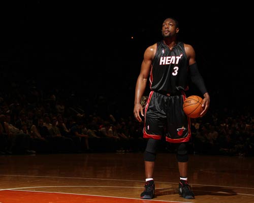 记者：赫伊森等5名后卫缺席皇马训练，阿森西奥遭遇病毒感染（据记者报道，皇马训练赫伊森等5名后卫缺席，阿森西奥感染病毒）