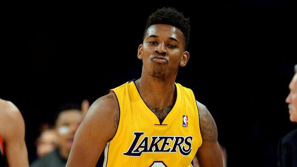 贝尔戈米盛赞法布雷加斯：他从不踢0-0的比赛，执教理念正确（贝尔戈米力挺法布雷加斯：拒绝0-0，执教思路正确）