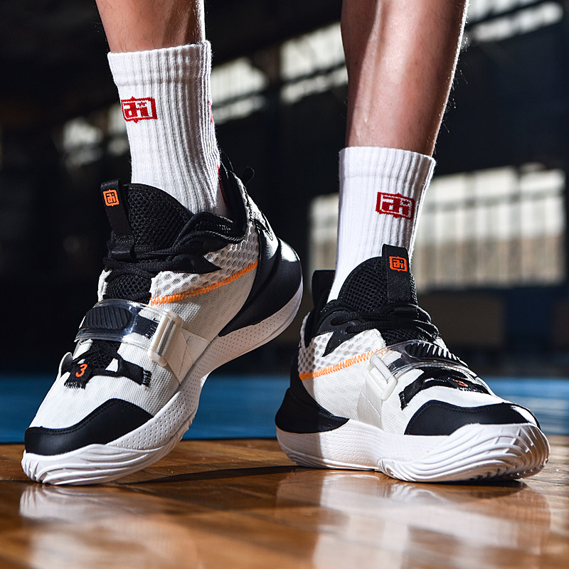 莫雷托：米兰和迈尼昂达成协议后搁置续约，球员接近离队（莫雷托：米兰与迈尼昂谈妥后暂停续约，门将接近离队）