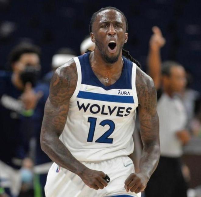 里程碑，海港中场徐新已为中国俱乐部出战200场比赛（徐新达成里程碑：代表中国俱乐部出战满200场）