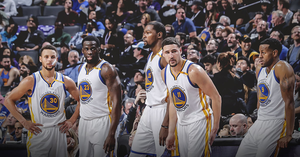 拜仁12轮不败领跑，曼城绝杀鱼腩，巴萨AC米兰登顶（拜仁12轮不败继续领跑，曼城绝杀弱旅，巴萨、AC米兰齐登顶）