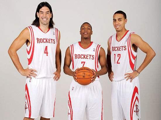 中国男子冰壶队米兰冬奥资格赛5-2击败菲律宾，豪取三连胜引关注（中国男冰壶队米兰冬奥资格赛5比2击败菲律宾，豪取三连胜引热议）