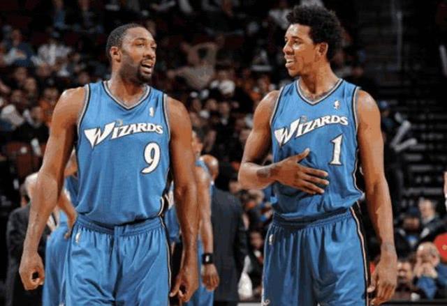 越媒：越南归化30岁原巴西籍中卫古斯塔沃，他将改名为杜飞龙（越南媒体：30岁前巴西籍中卫古斯塔沃入籍越南，更名杜飞龙）