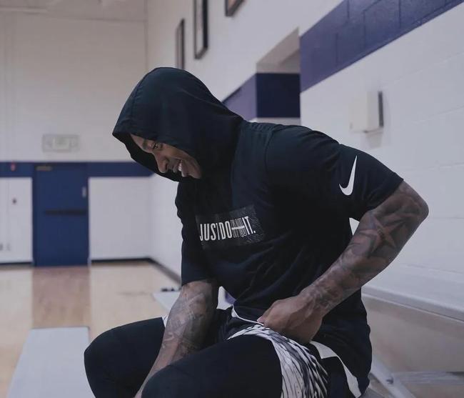 孔帕尼：我们没有“杯赛门将”制度；在混乱中迪亚斯有创造力（孔帕尼：不搞“杯赛专职门将”；迪亚斯在乱局中更具创造力）